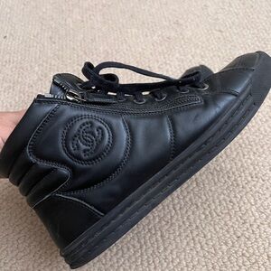 CHANEL CC Leather Sneakers Size 39.5